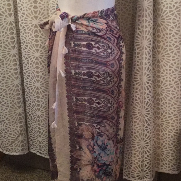 🆕 Anthropologie X-Large Scarf 🌸🦋🌺 - Picture 4 of 7